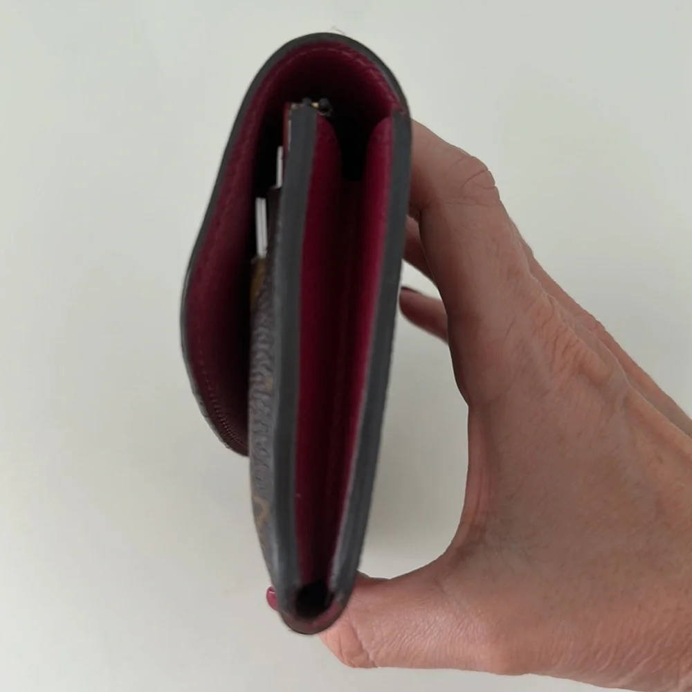 Louis Vuitton Wallet - Picture 3 of 9